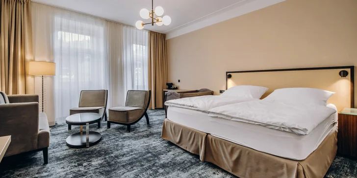 Pobyt v Karlových Varoch: raňajky, jazda kočom historickým centrom aj masáž