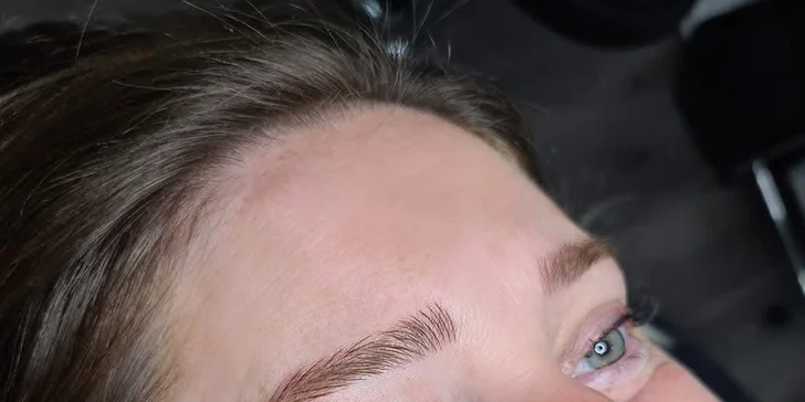 Permanentný make-up: mikropigmentácia pier alebo microblading obočia