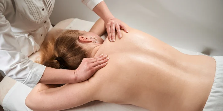Klasická alebo relaxačná masáž, lávové kamene či masáž chodidiel
