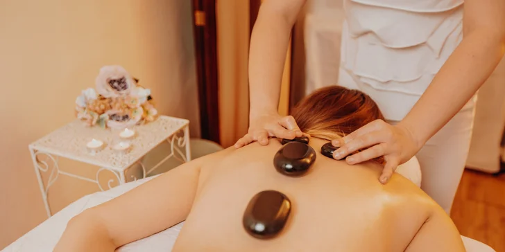 Klasická alebo relaxačná masáž, lávové kamene či masáž chodidiel