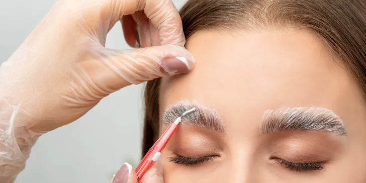 Syntetické mihalnice, lash lift alebo laminácia obočia