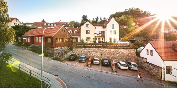 Spoznajte krásy Českého Krumlova: pobyt s hodinou vo vírivke, ideálny pre pár aj celú rodinu