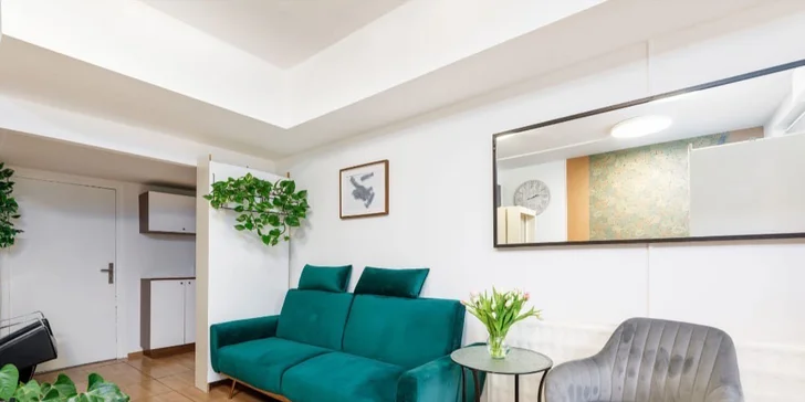 Hydratačná masáž pleti s peelingom a kyselinou hyalurónovou alebo multivitamínovým komplexom