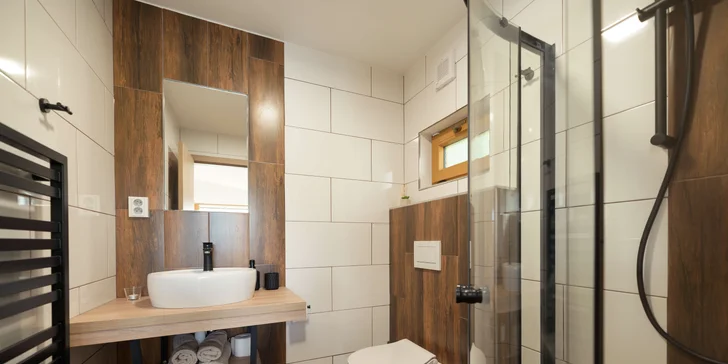 Pobyt vo vybavenom vodnom domčeku na Vysočine: požičanie loďky aj privátna sauna