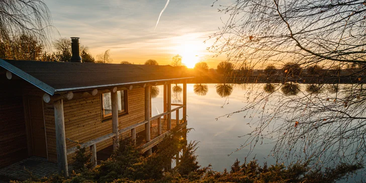 Pobyt vo vybavenom vodnom domčeku na Vysočine: požičanie loďky aj privátna sauna