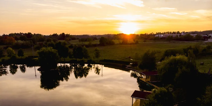 Pobyt vo vybavenom vodnom domčeku na Vysočine: požičanie loďky aj privátna sauna