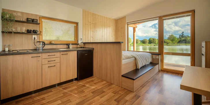 Pobyt vo vybavenom vodnom domčeku na Vysočine: požičanie loďky aj privátna sauna