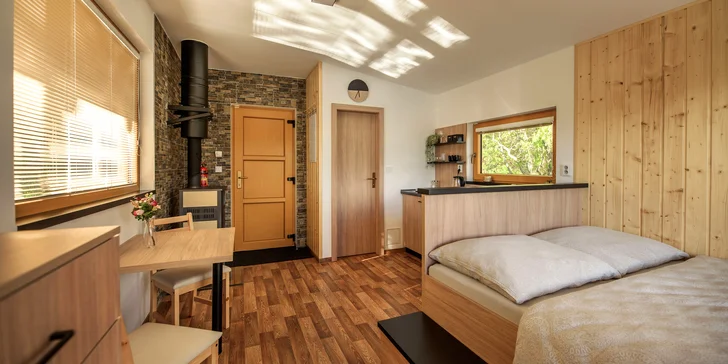 Pobyt vo vybavenom vodnom domčeku na Vysočine: požičanie loďky aj privátna sauna