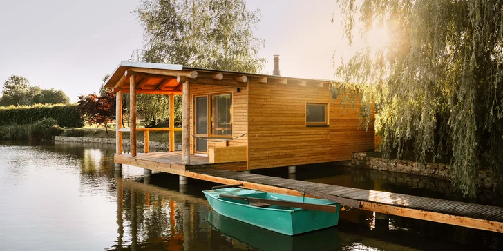 Pobyt vo vybavenom vodnom domčeku na Vysočine: požičanie loďky aj privátna sauna