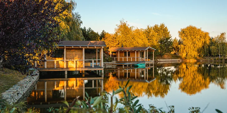 Pobyt vo vybavenom vodnom domčeku na Vysočine: požičanie loďky aj privátna sauna