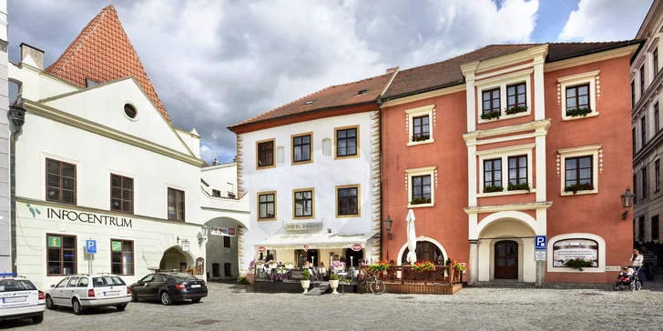 Historický hotel priamo v centre Českého Krumlova: raňajky alebo polpenzia a fľaša sektu