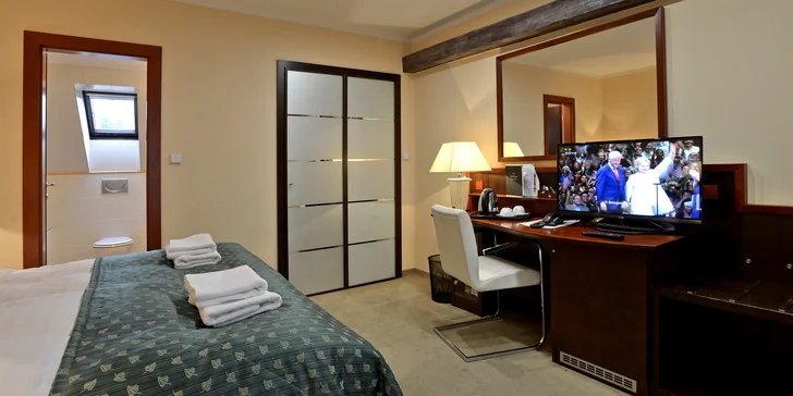 Historický hotel priamo v centre Českého Krumlova: raňajky alebo polpenzia a fľaša sektu