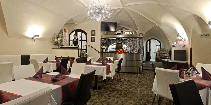 Historický hotel priamo v centre Českého Krumlova: raňajky alebo polpenzia a fľaša sektu