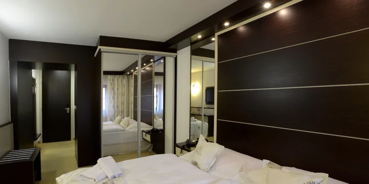 Historický hotel priamo v centre Českého Krumlova: raňajky alebo polpenzia a fľaša sektu