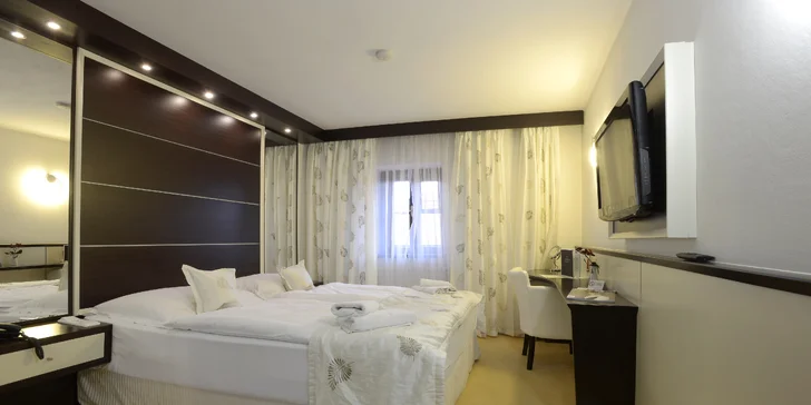 Historický hotel priamo v centre Českého Krumlova: raňajky alebo polpenzia a fľaša sektu