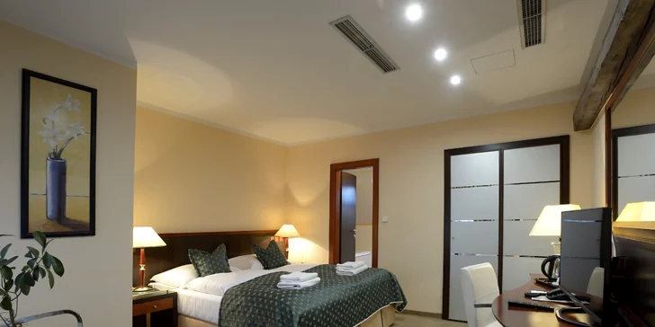 Historický hotel priamo v centre Českého Krumlova: raňajky alebo polpenzia a fľaša sektu