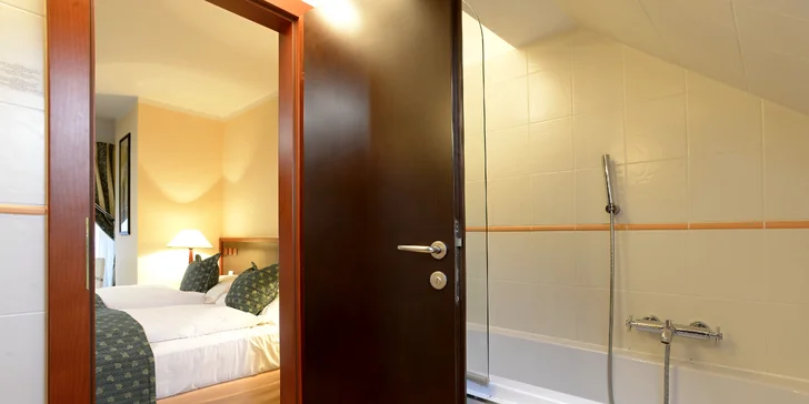 Historický hotel priamo v centre Českého Krumlova: raňajky alebo polpenzia a fľaša sektu