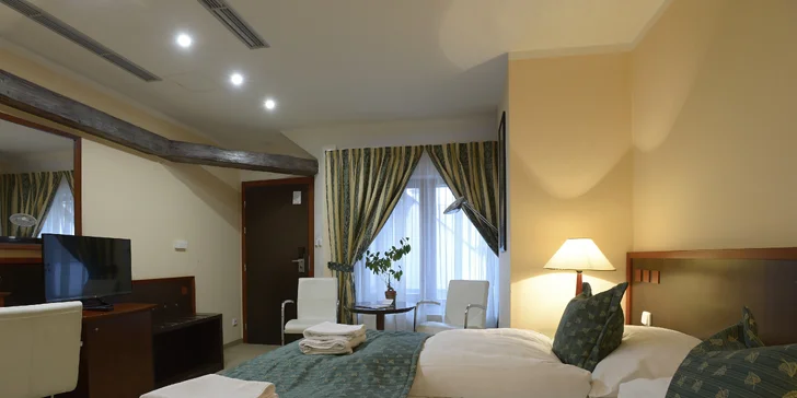 Historický hotel priamo v centre Českého Krumlova: raňajky alebo polpenzia a fľaša sektu