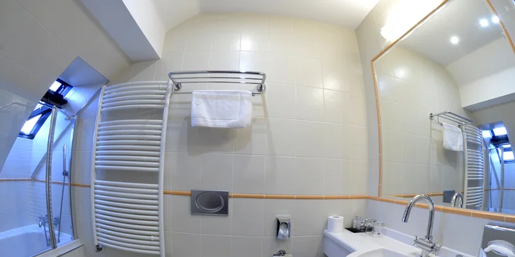 Historický hotel priamo v centre Českého Krumlova: raňajky alebo polpenzia a fľaša sektu