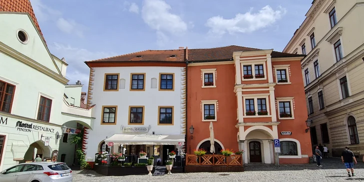 Historický hotel priamo v centre Českého Krumlova: raňajky alebo polpenzia a fľaša sektu
