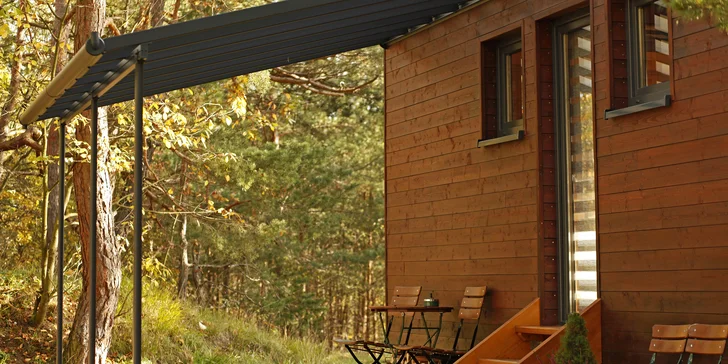 Krásne vybavený drevený domček pri zatopenom lome v podhorí Šumavy: pobyt až pre 4 osoby