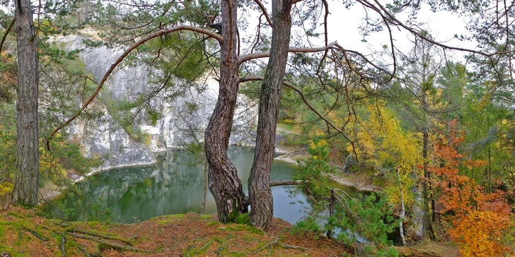 Krásne vybavený drevený domček pri zatopenom lome v podhorí Šumavy: pobyt až pre 4 osoby
