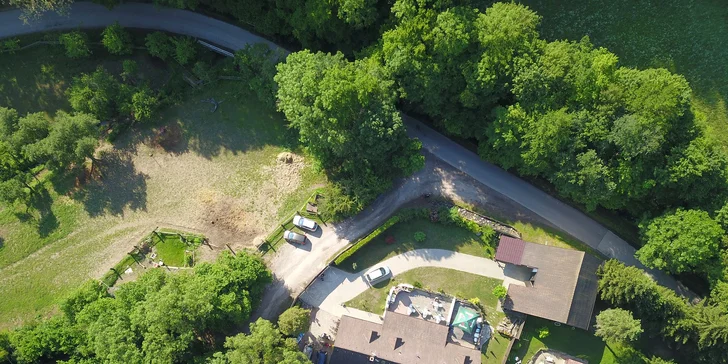 Dovolenka v podhradí Karlštejna: Príroda, pokoj a množstvo turistických zaujímavostí v okolí