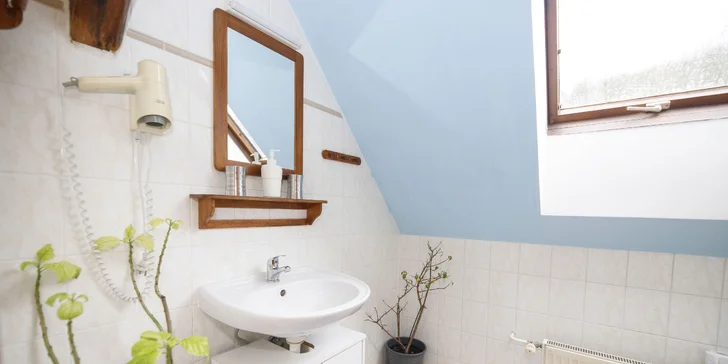 Dovolenka v podhradí Karlštejna: Príroda, pokoj a množstvo turistických zaujímavostí v okolí