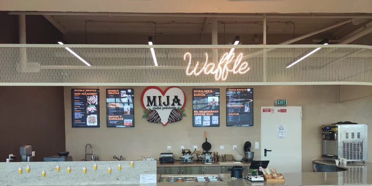 Najlepšie waffle široko ďaleko: Bubble Waffle s náplňou, posýpkou a toppingom podľa výberu