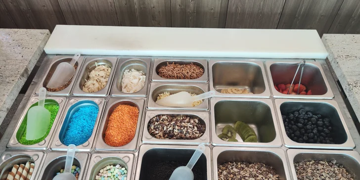 Najlepšie waffle široko ďaleko: Bubble Waffle s náplňou, posýpkou a toppingom podľa výberu