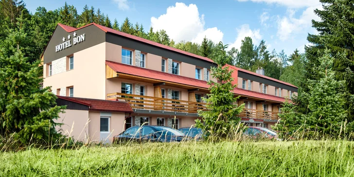 Pobyt v Jizerských horách pre pár aj rodinu: polpenzia a privátne wellness