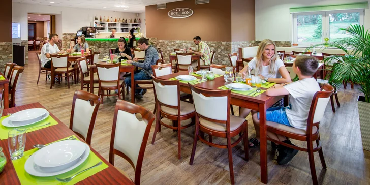 Pobyt v Jizerských horách pre pár aj rodinu: polpenzia a privátne wellness