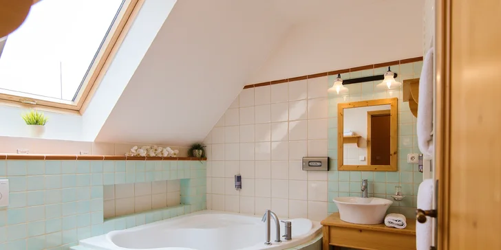 Štýlový hotel na južnej Morave s raňajkami, degustačnou večerou a fľašou vína