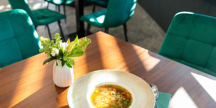 Trojchodové menu alebo kávička s tiramisu v Urpiner restaurant & pub v Banskej Bystrici