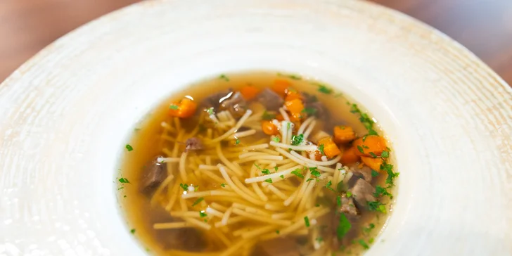 Trojchodové menu alebo kávička s tiramisu v Urpiner restaurant & pub v Banskej Bystrici