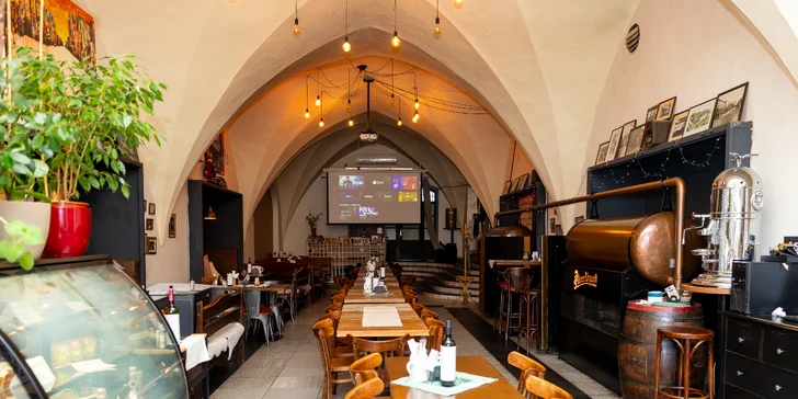 Kačacie hody s pohárom vína pre 4 osoby v Pilsner Restaurant u Kemov