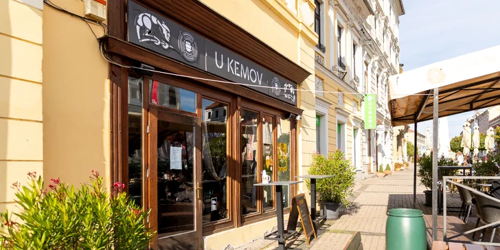 Kačacie hody s pohárom vína pre 4 osoby v Pilsner Restaurant u Kemov