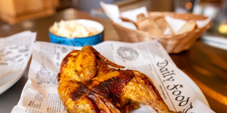 Celé grilované kura s prílohami, omáčkou a pivom v Pilsner Restaurant u Kemov