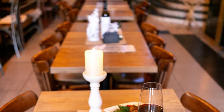 Kačacie hody s pohárom vína pre 4 osoby v Pilsner Restaurant u Kemov