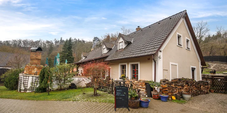 Dovolenka v podhradí Karlštejna: Príroda, pokoj a množstvo turistických zaujímavostí v okolí