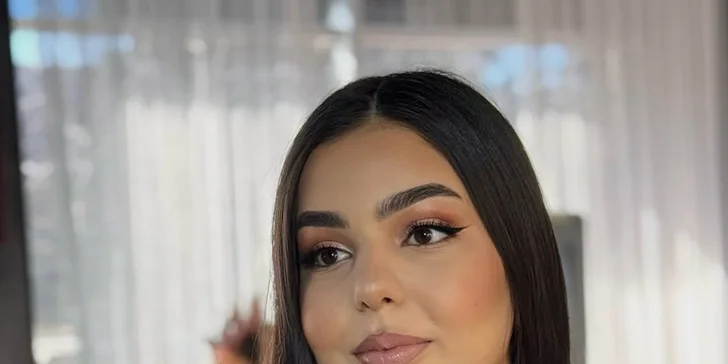 Líčenie, účes aj profesionálne fotenie, ktoré nechajú vašu prirodzenú krásu zažiariť