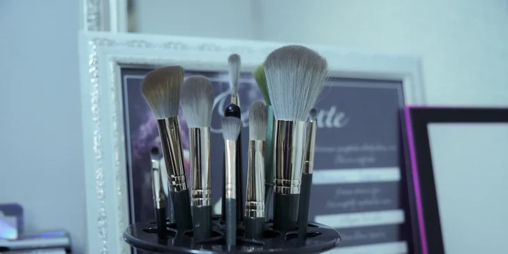 Líčenie, účes aj profesionálne fotenie, ktoré nechajú vašu prirodzenú krásu zažiariť