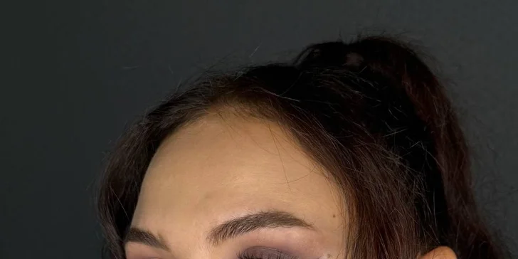 Líčenie, účes aj profesionálne fotenie, ktoré nechajú vašu prirodzenú krásu zažiariť