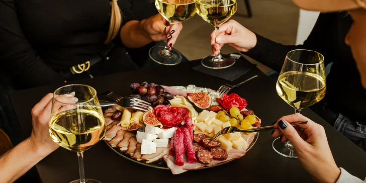 Denko plné dobrôt a lahodné víno, ktoré poteší všetky zmysly