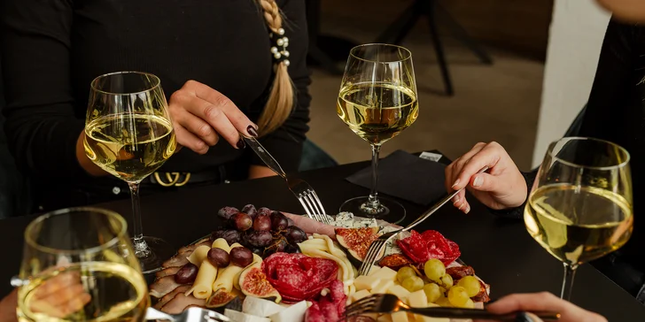 Denko plné dobrôt a lahodné víno, ktoré poteší všetky zmysly