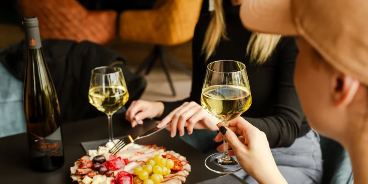 Denko plné dobrôt a lahodné víno, ktoré poteší všetky zmysly