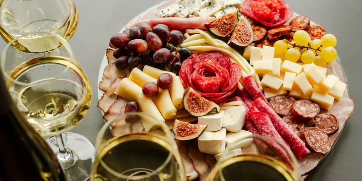 Denko plné dobrôt a lahodné víno, ktoré poteší všetky zmysly