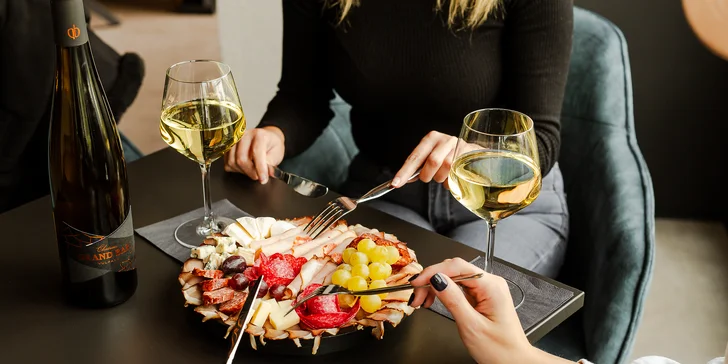 Denko plné dobrôt a lahodné víno, ktoré poteší všetky zmysly