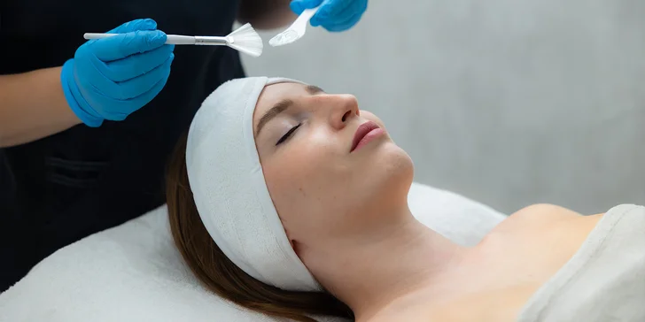 Kozmetické ošetrenia na omladenie pleti: Kolagénové nite, Carboxyterapia alebo mezopeeling