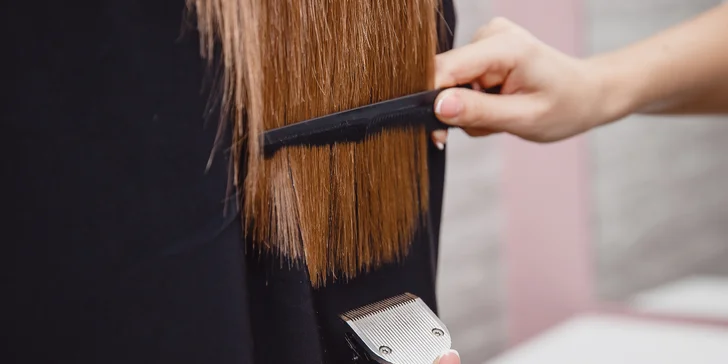 Dámsky strih alebo brazílsky keratín s podstrihnutím